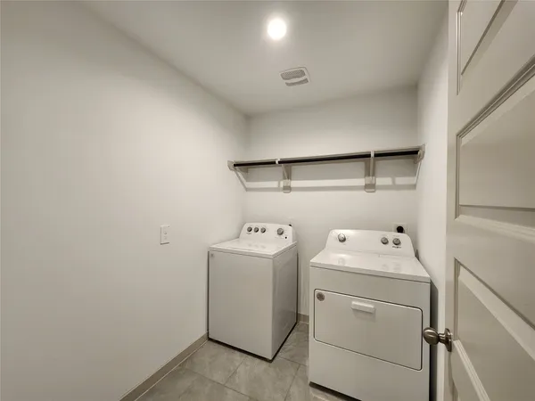 $2,200 | 4934 Natchez Trace, Arcola, TX 77545