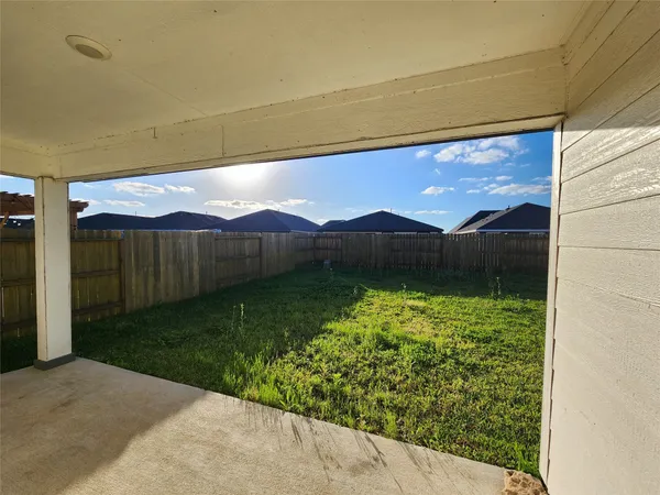 $2,200 | 4934 Natchez Trace, Arcola, TX 77545