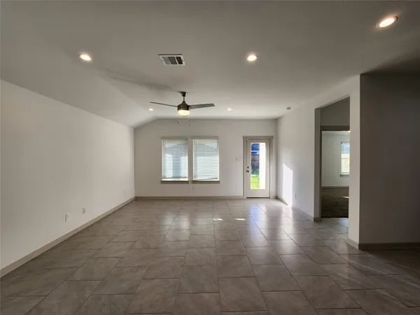 $2,200 | 4934 Natchez Trace, Arcola, TX 77545