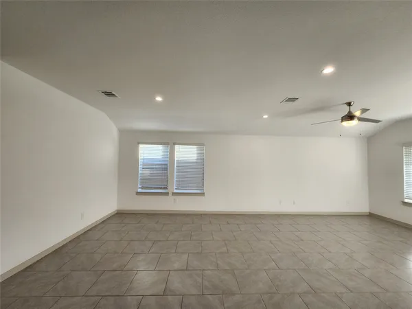 $2,200 | 4934 Natchez Trace, Arcola, TX 77545