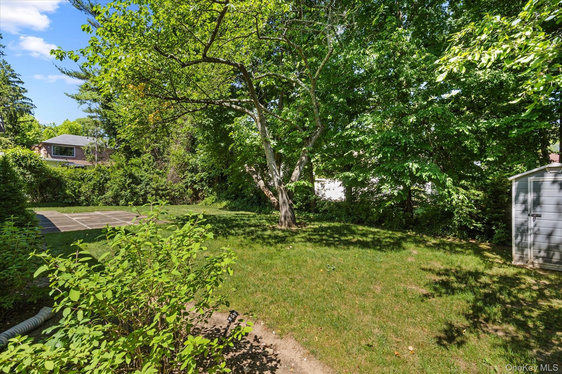 55 Warwick Road Great Neck, NY 11023 - Photo 27 of 29