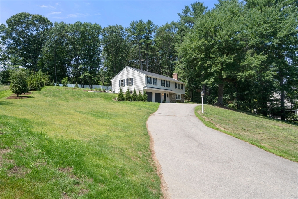 13 Valley Road Dover, MA 02030 - Photo 4 of 33