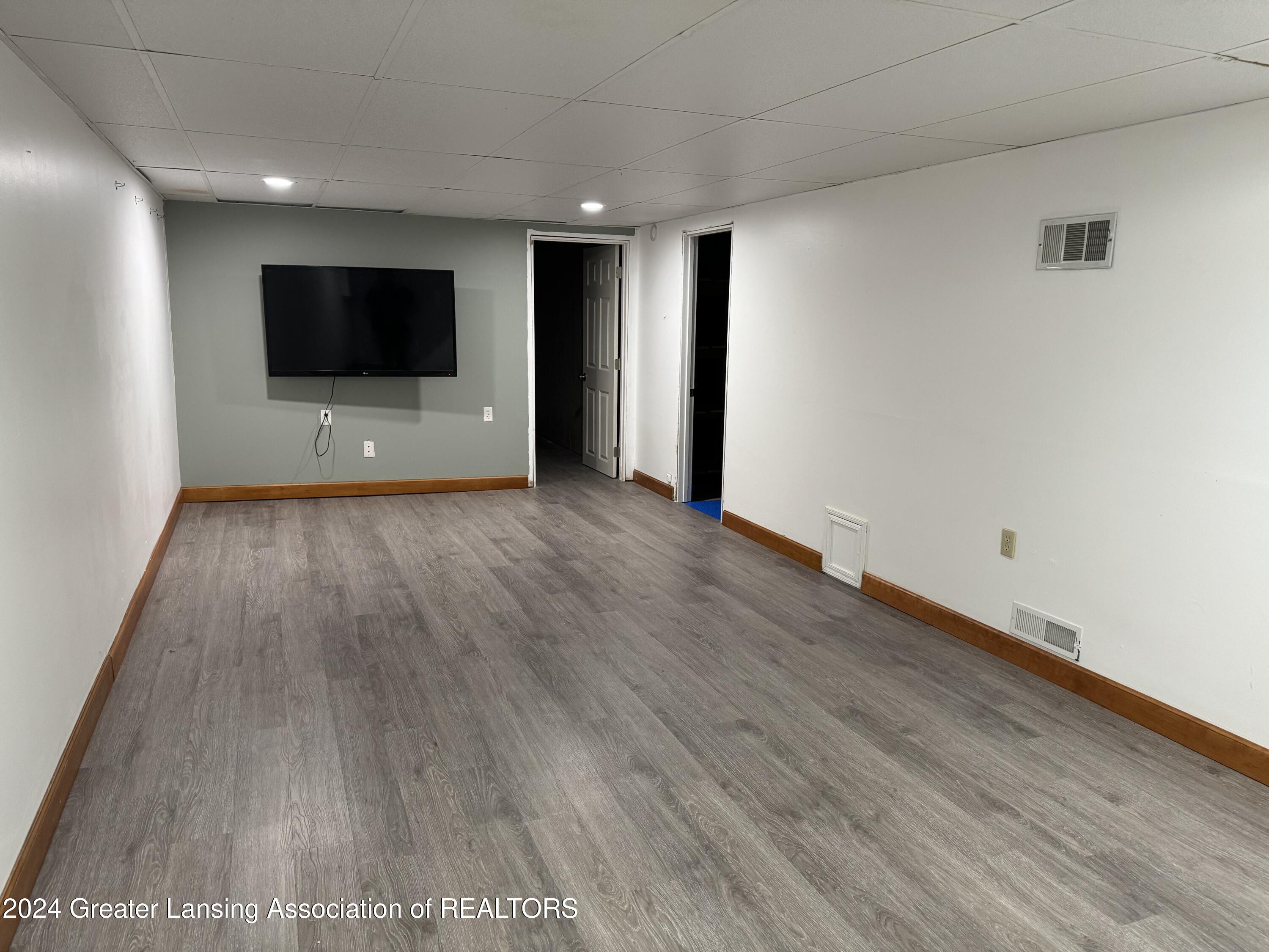 4589 Van Atta Road Okemos, MI 48864 - Photo 22 of 27 IMG_9579