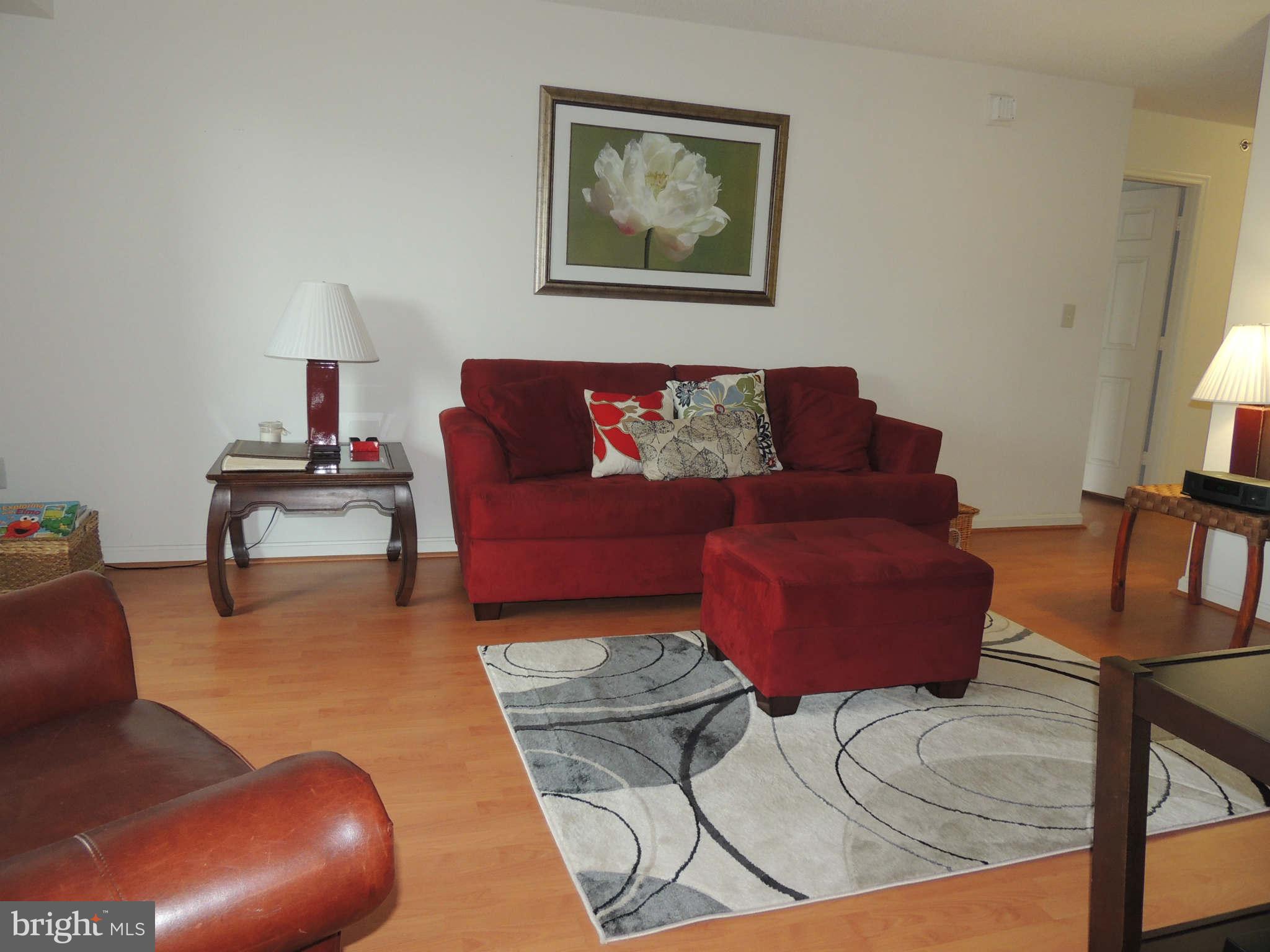 19385 Cypress Ridge Terrace, Unit 619 Leesburg, VA 20176 - Photo 3 of 17 a living room with furniture