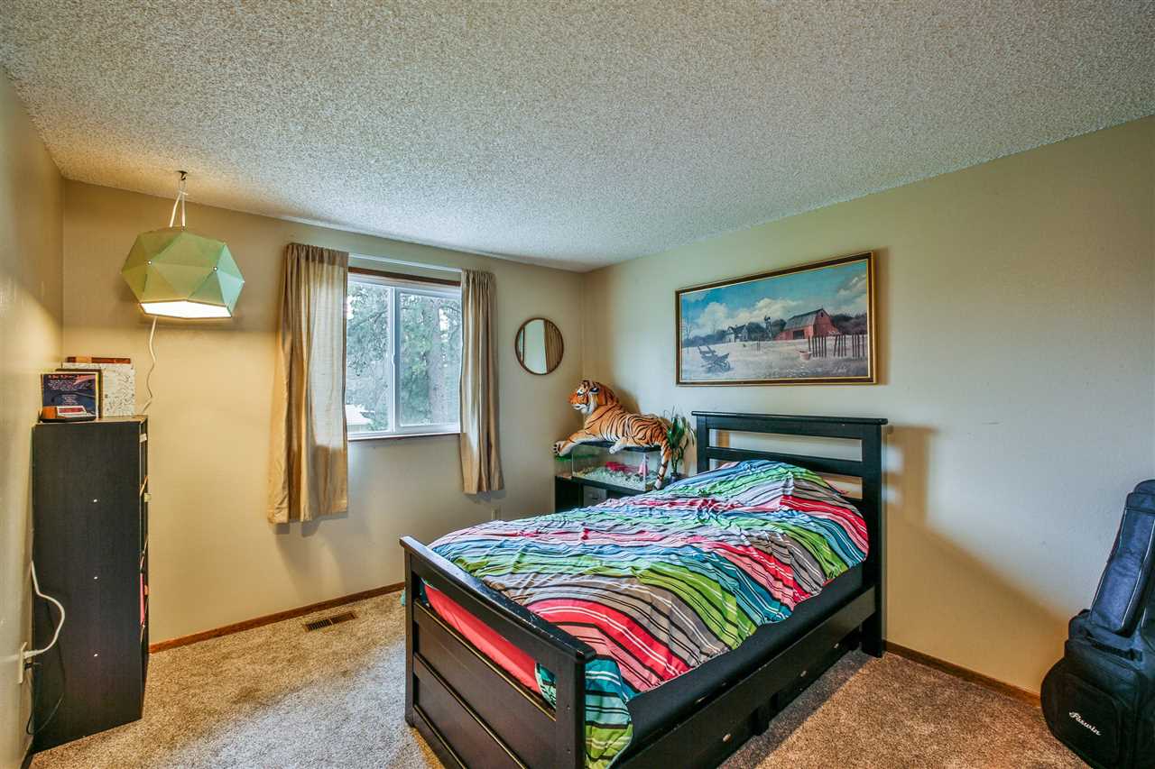 4721 East Lane Park Road Mead, WA 99021 - Photo 14 of 27