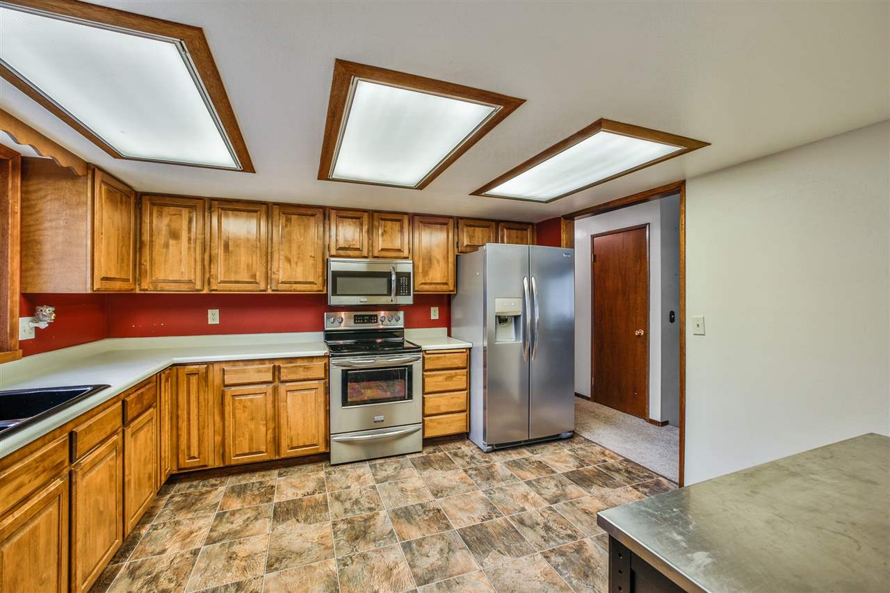 4721 East Lane Park Road Mead, WA 99021 - Photo 9 of 27