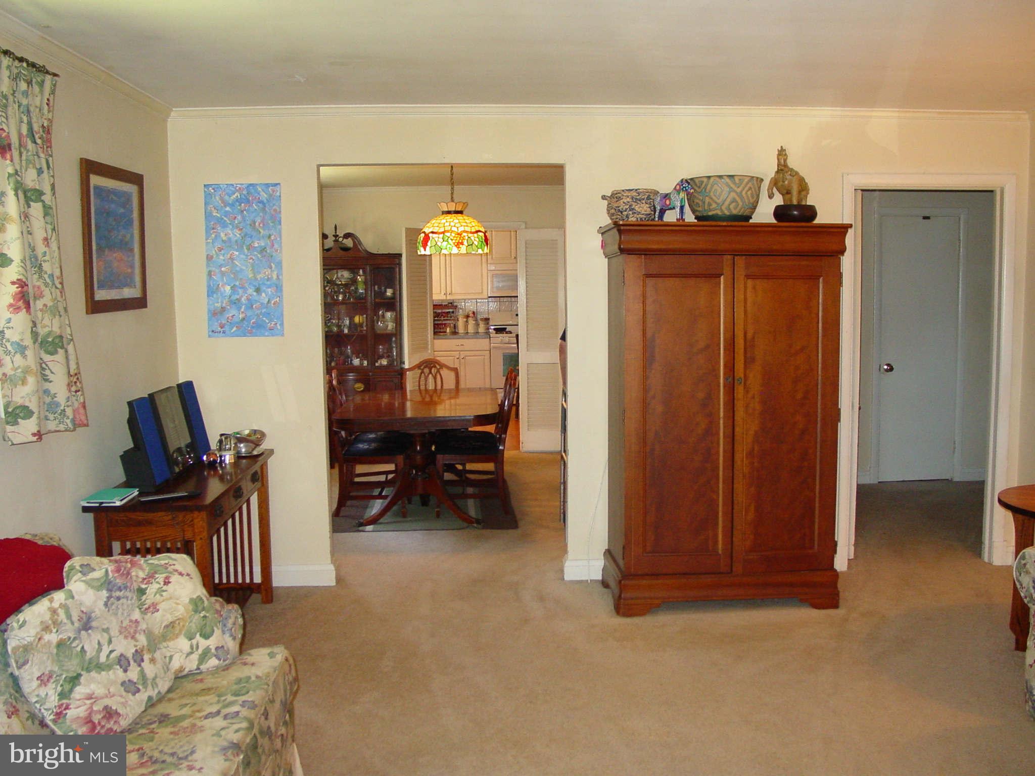6102 Rusk Avenue Baltimore, MD 21209 - Photo 3 of 21 Living Room