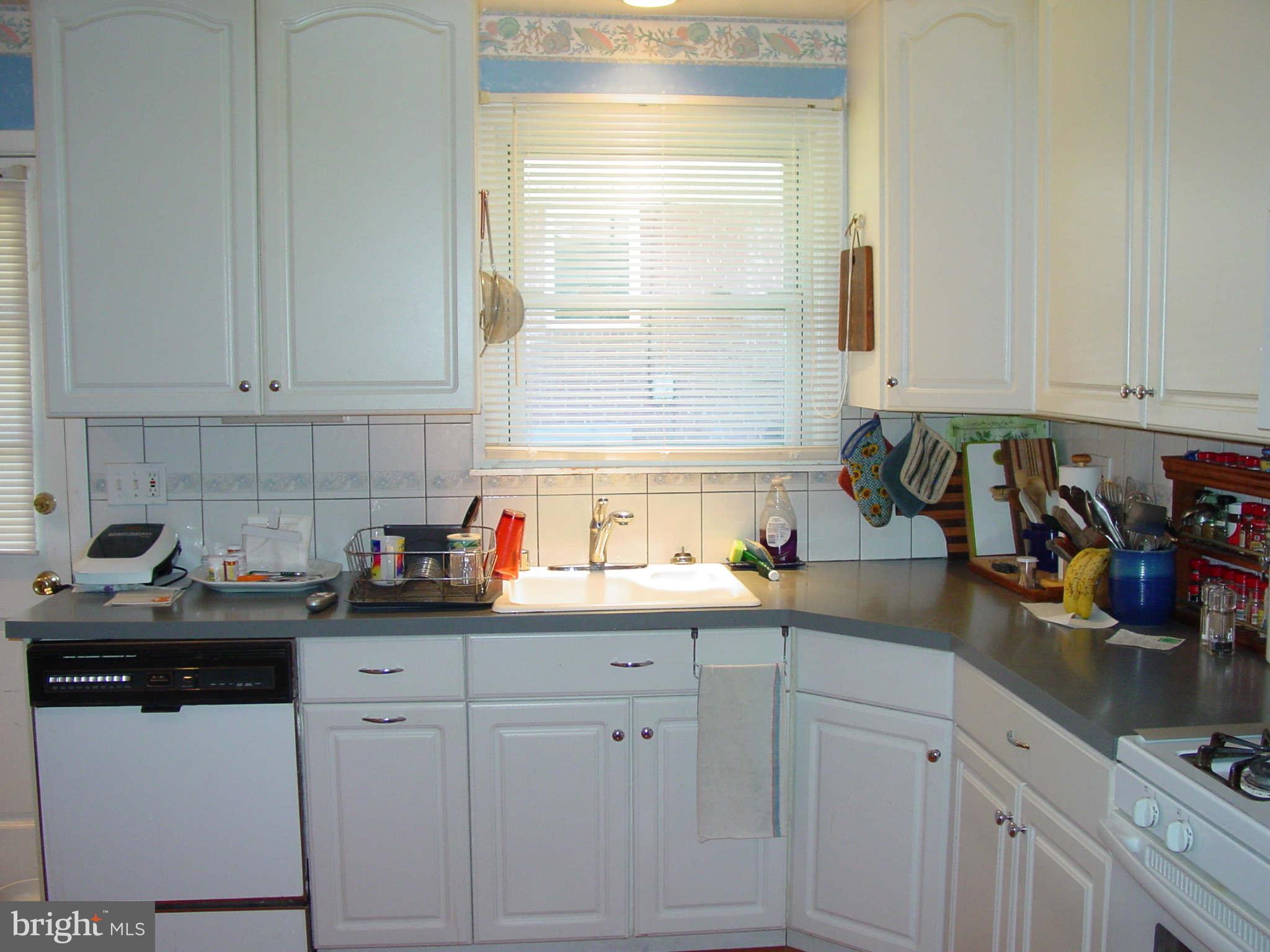 6102 Rusk Avenue Baltimore, MD 21209 - Photo 6 of 21 Kitchen