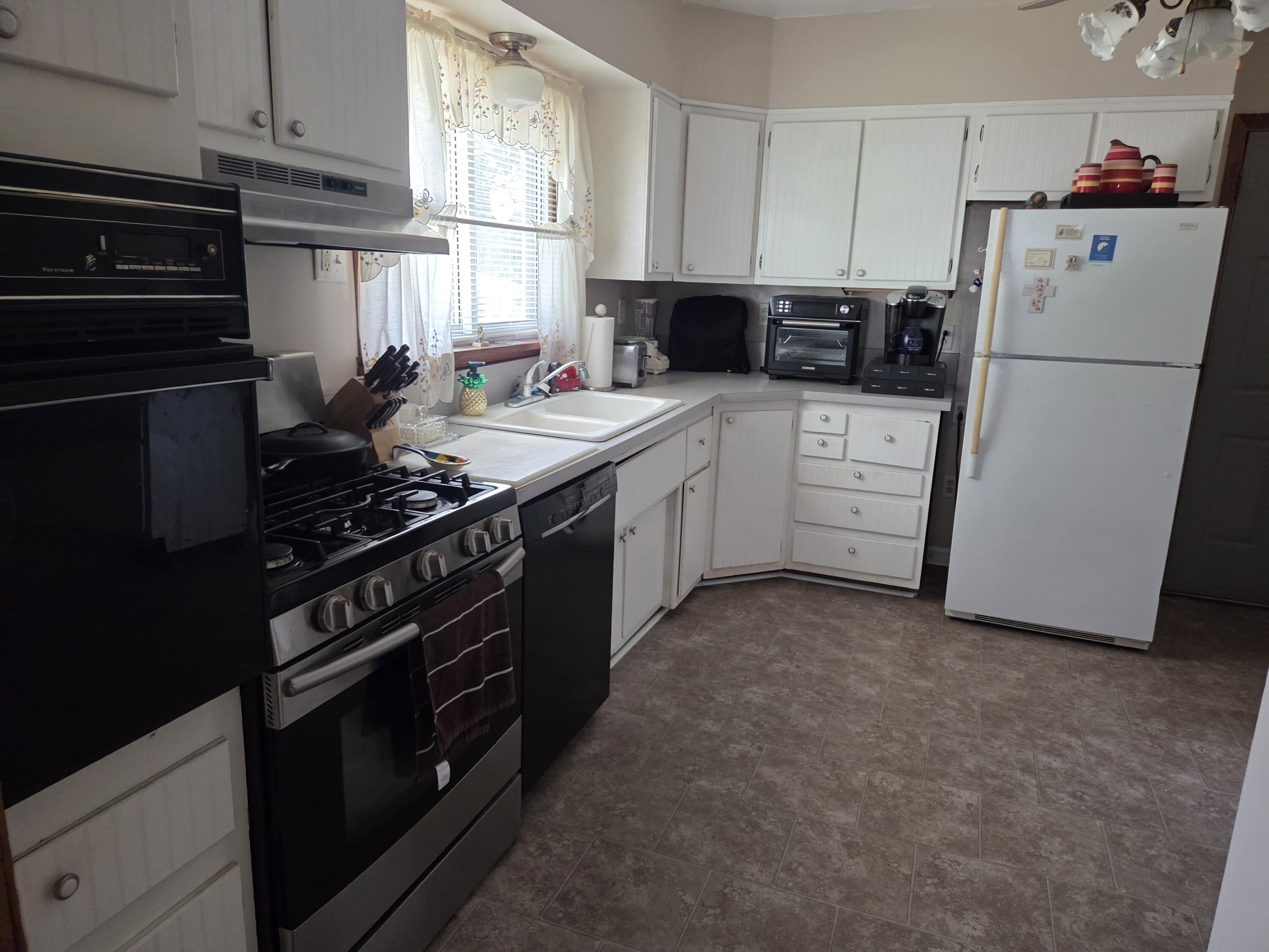 1503 Warren Avenue Jackson, MI 49203 - Photo 8 of 20 20260616_110045