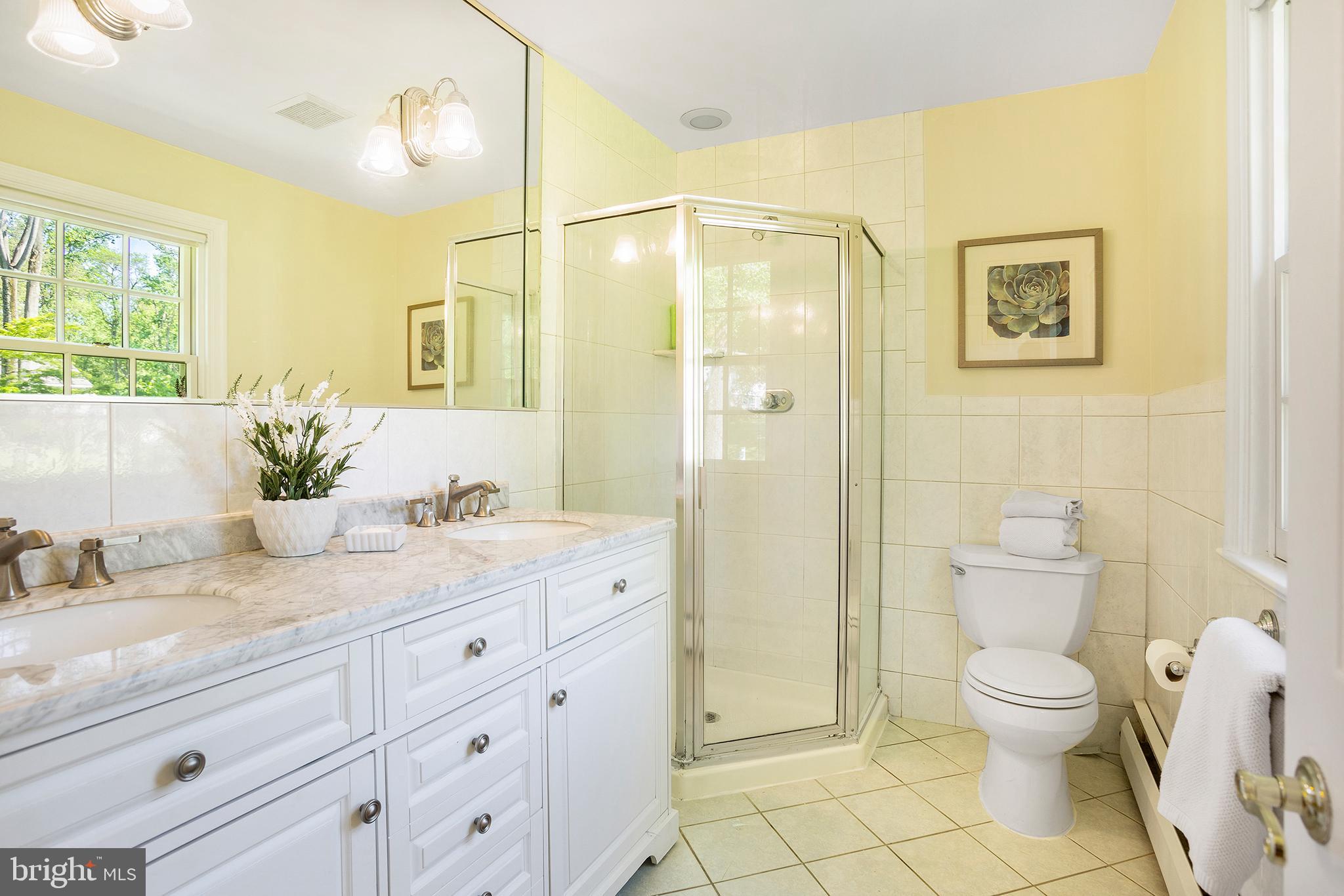 833 Milmar Road Newtown Square, PA 19073 - Photo 15 of 24 Master Bathroom