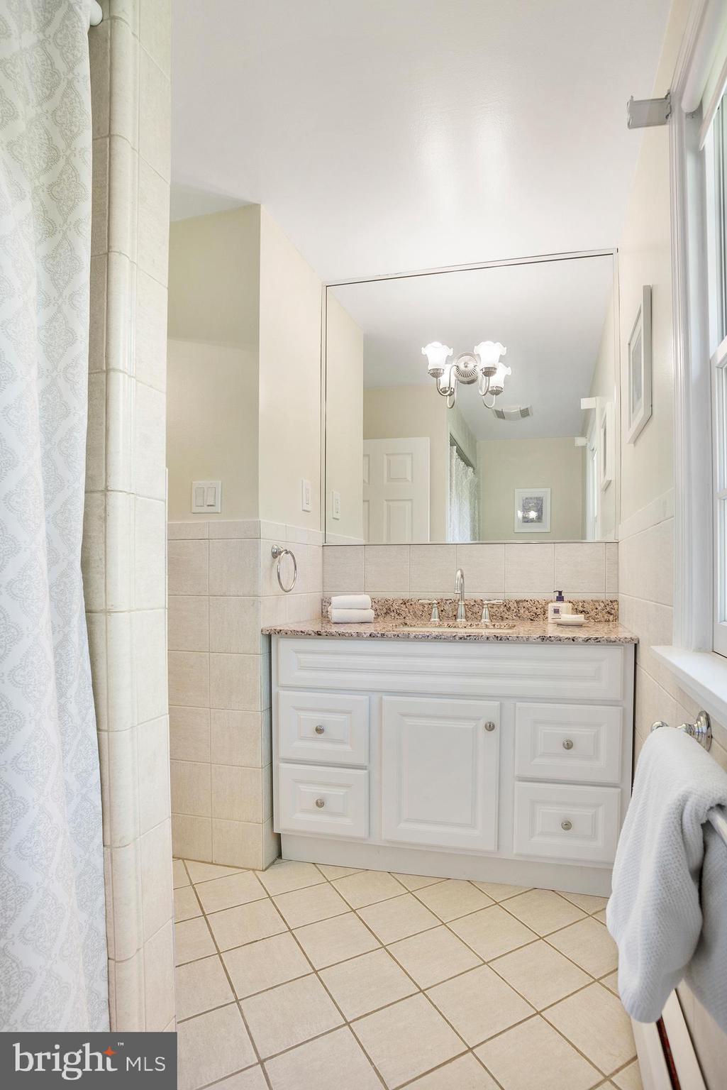 833 Milmar Road Newtown Square, PA 19073 - Photo 18 of 24 Hallway Bath