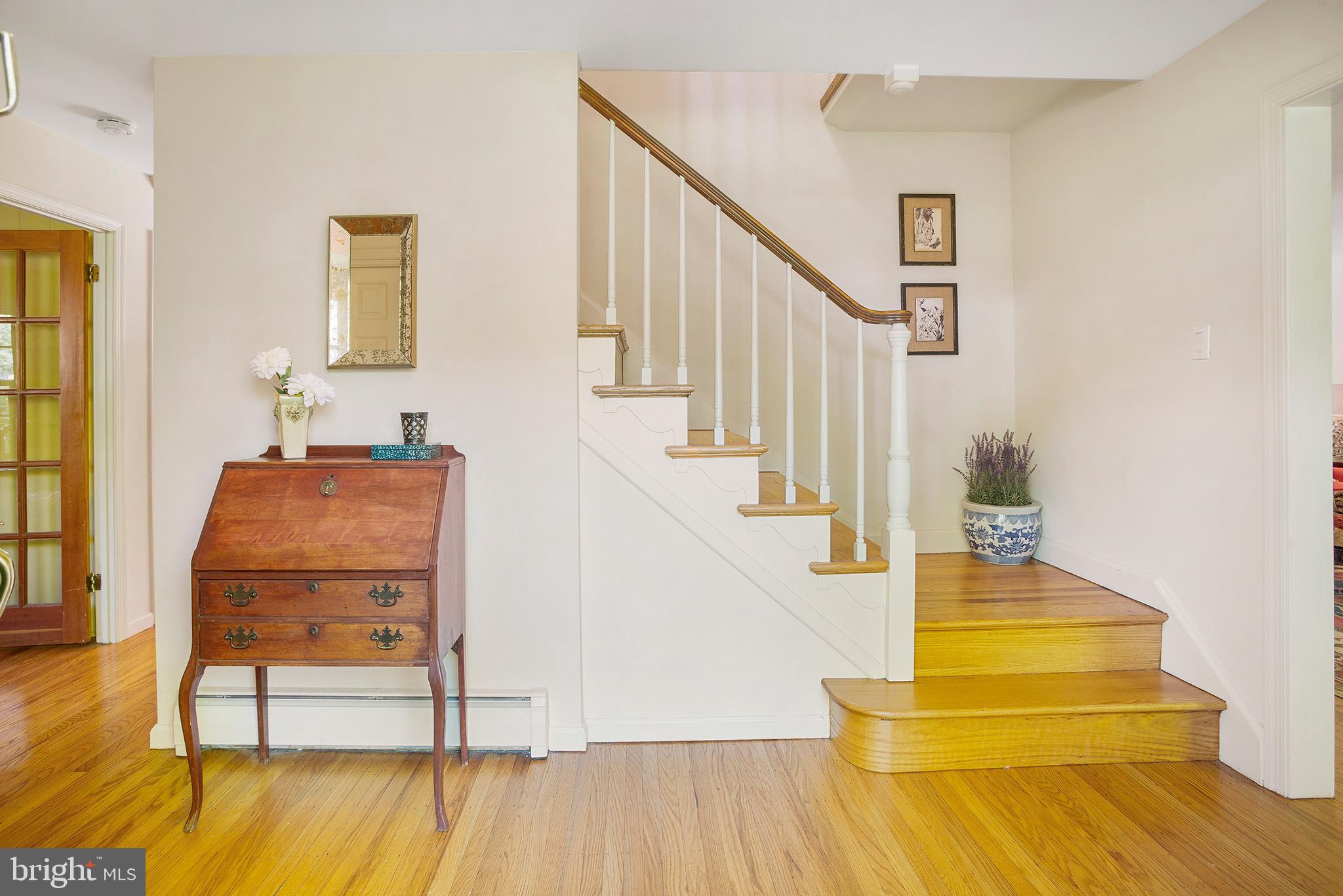 833 Milmar Road Newtown Square, PA 19073 - Photo 3 of 24 Front Foyer