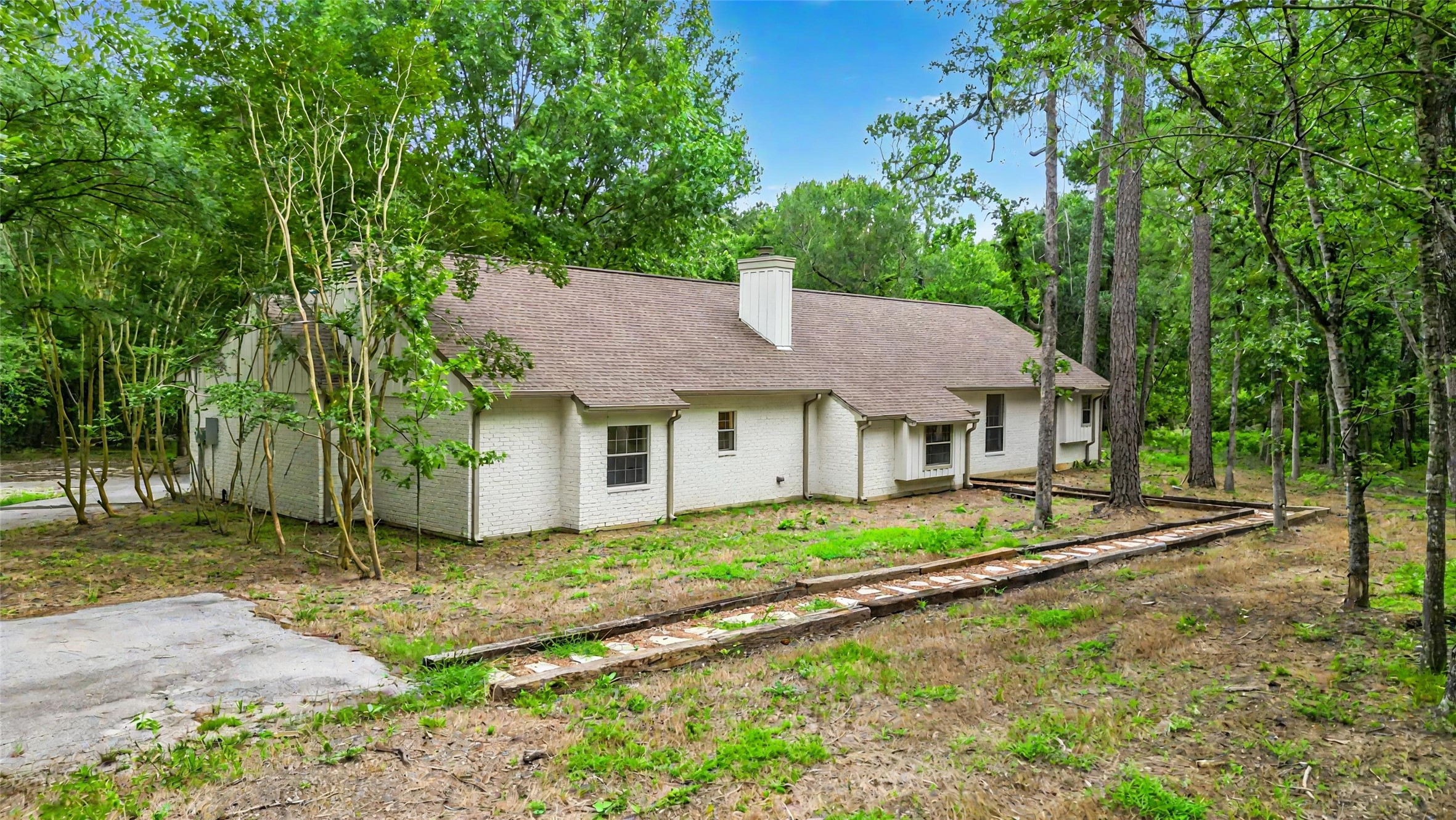 83 Dahlia Road Huntsville, TX 77320 - Photo 4 of 49 a view of a house with a yard and large tree
