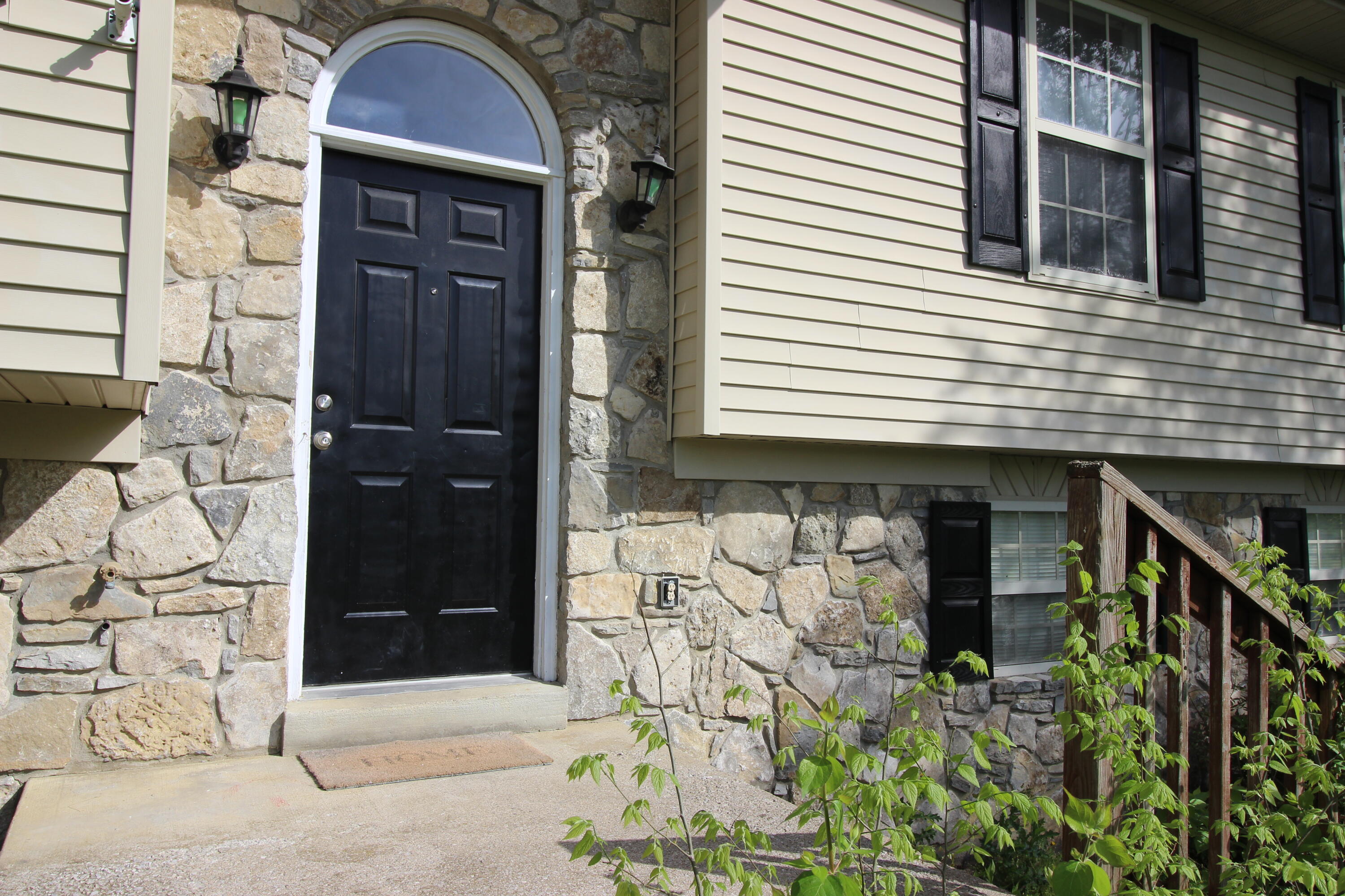 312 Springhurst Drive Berea, KY 40403 - Photo 9 of 45 Front