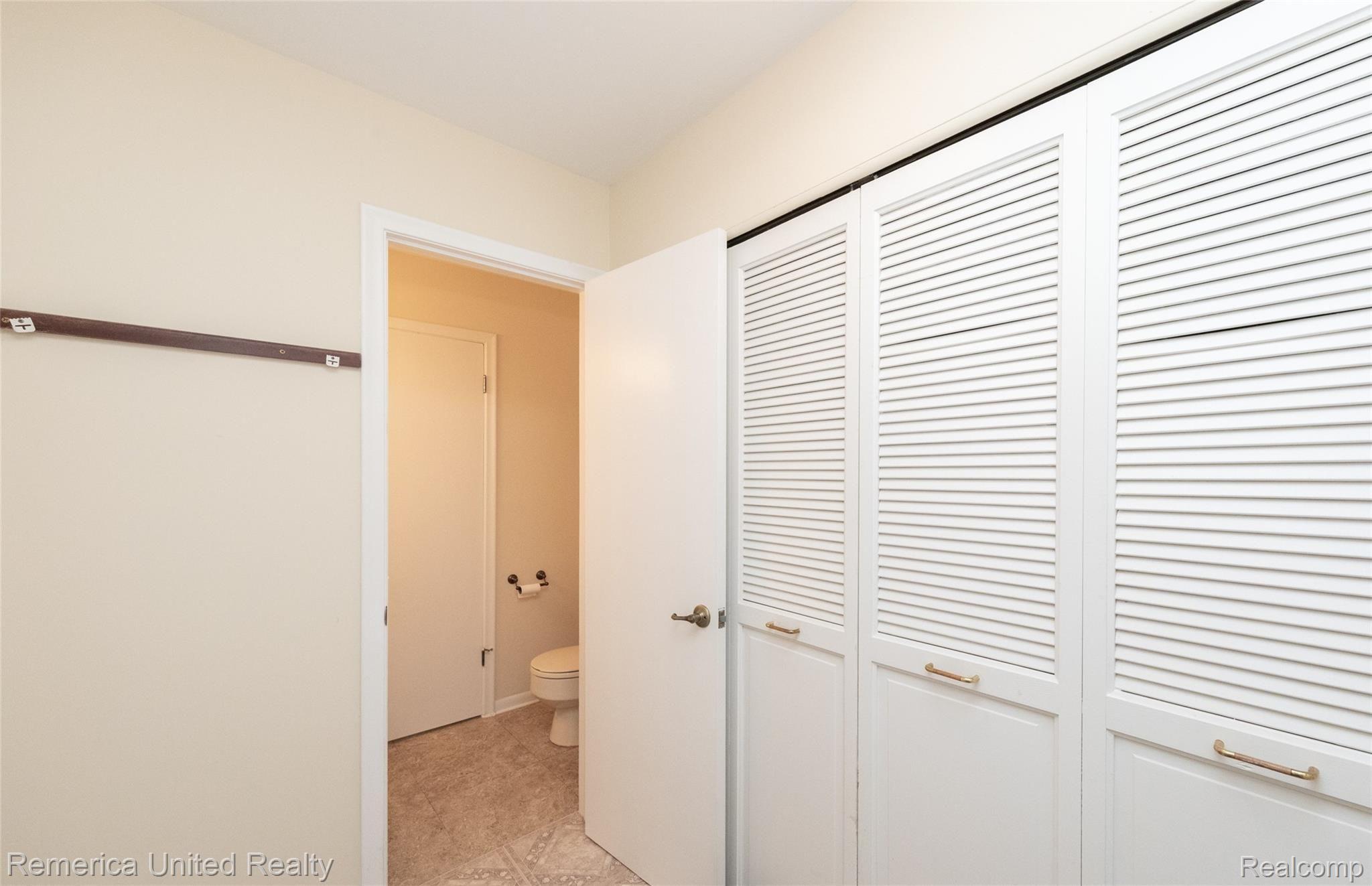 855 Foxhall Road Bloomfield Hills, MI 48304 - Photo 18 of 48 Mudroom area between half bath and garage entrance