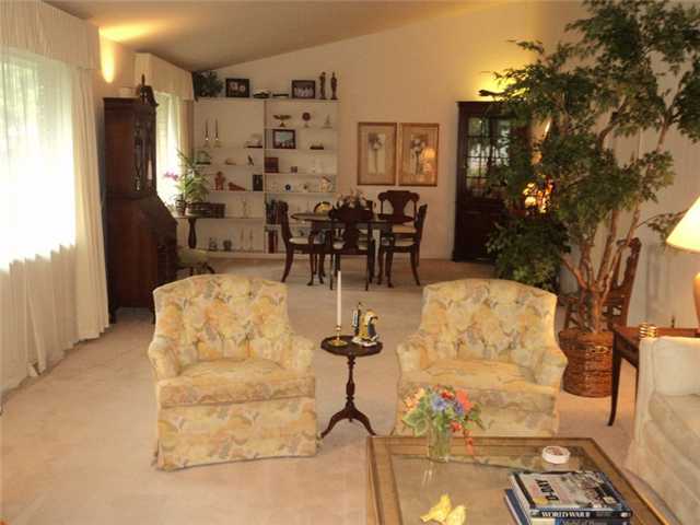 2750 Lymington Road Columbus, OH 43220 - Photo 6 of 25