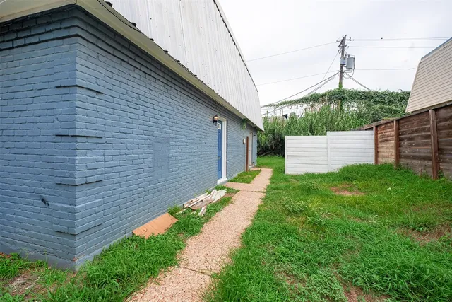 $935 | 2217 Mission Hill Drive, Unit A, Austin, TX 78741