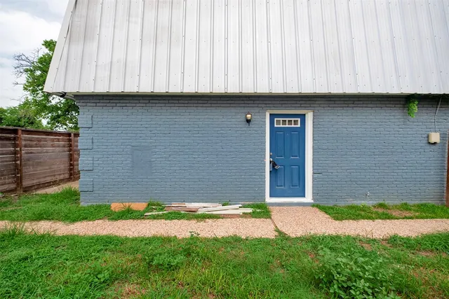 $935 | 2217 Mission Hill Drive, Unit A, Austin, TX 78741