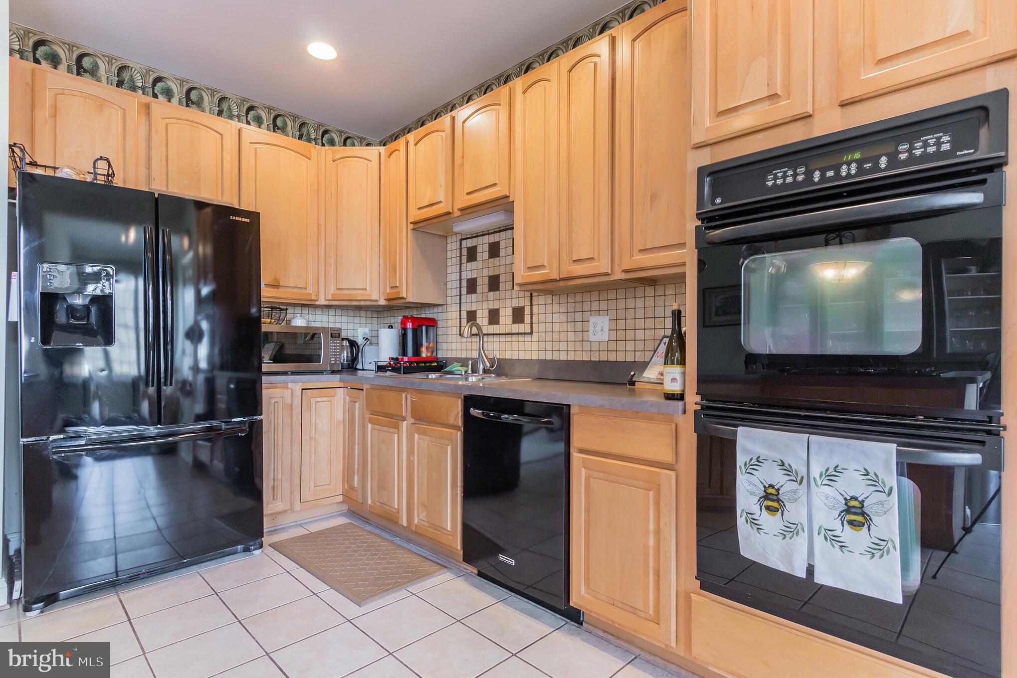 613 Springhouse Square Southeast Leesburg, VA 20175 - Photo 11 of 36 French door refrigerator, double wall ovens