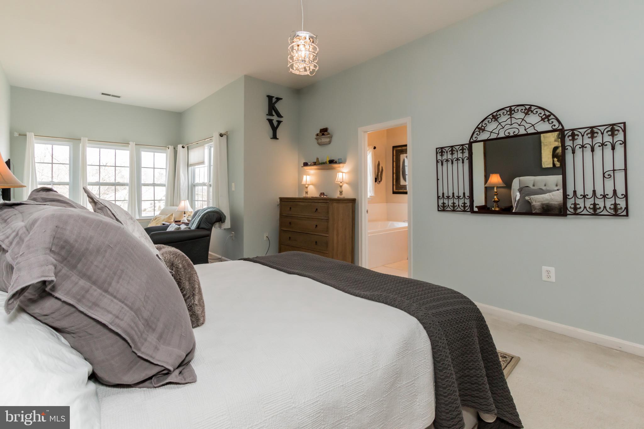 613 Springhouse Square Southeast Leesburg, VA 20175 - Photo 17 of 36 Master bedroom