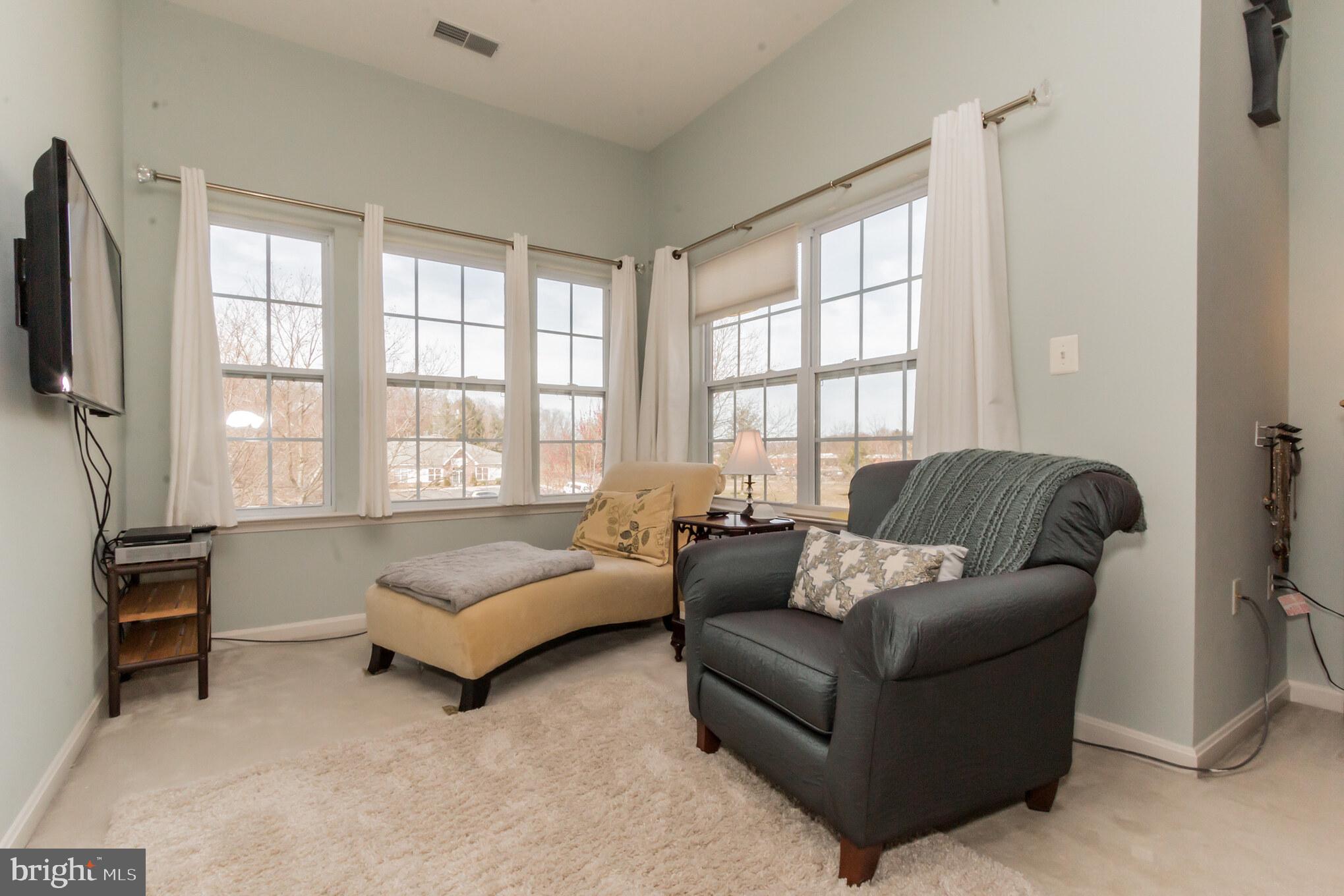 613 Springhouse Square Southeast Leesburg, VA 20175 - Photo 18 of 36 Sitting room in master suite