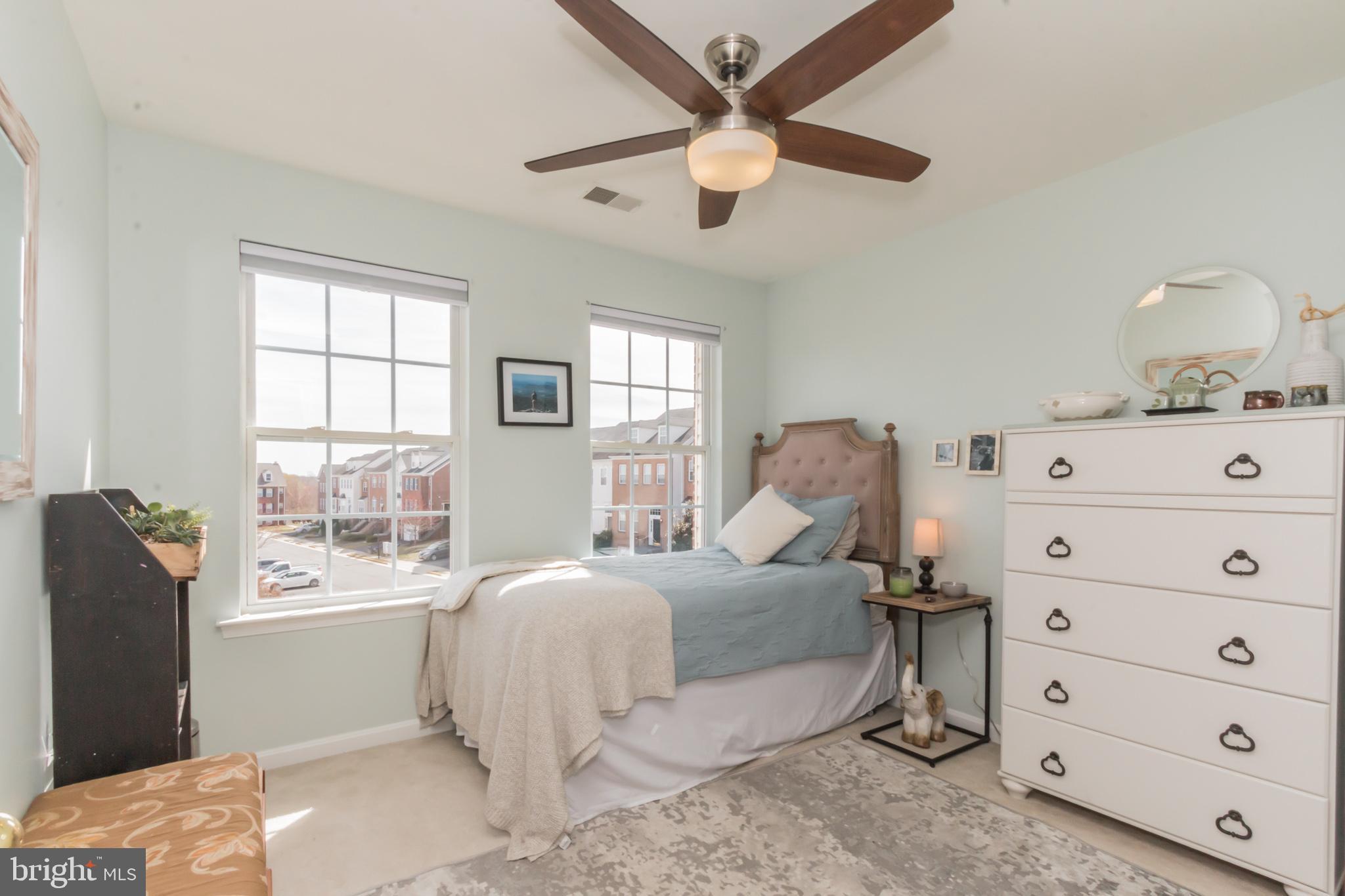 613 Springhouse Square Southeast Leesburg, VA 20175 - Photo 22 of 36 Bedroom 2
