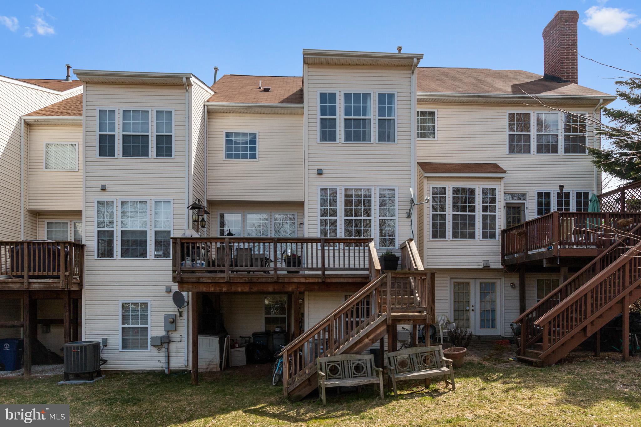 613 Springhouse Square Southeast Leesburg, VA 20175 - Photo 30 of 36 Deck with stairs to rear yard