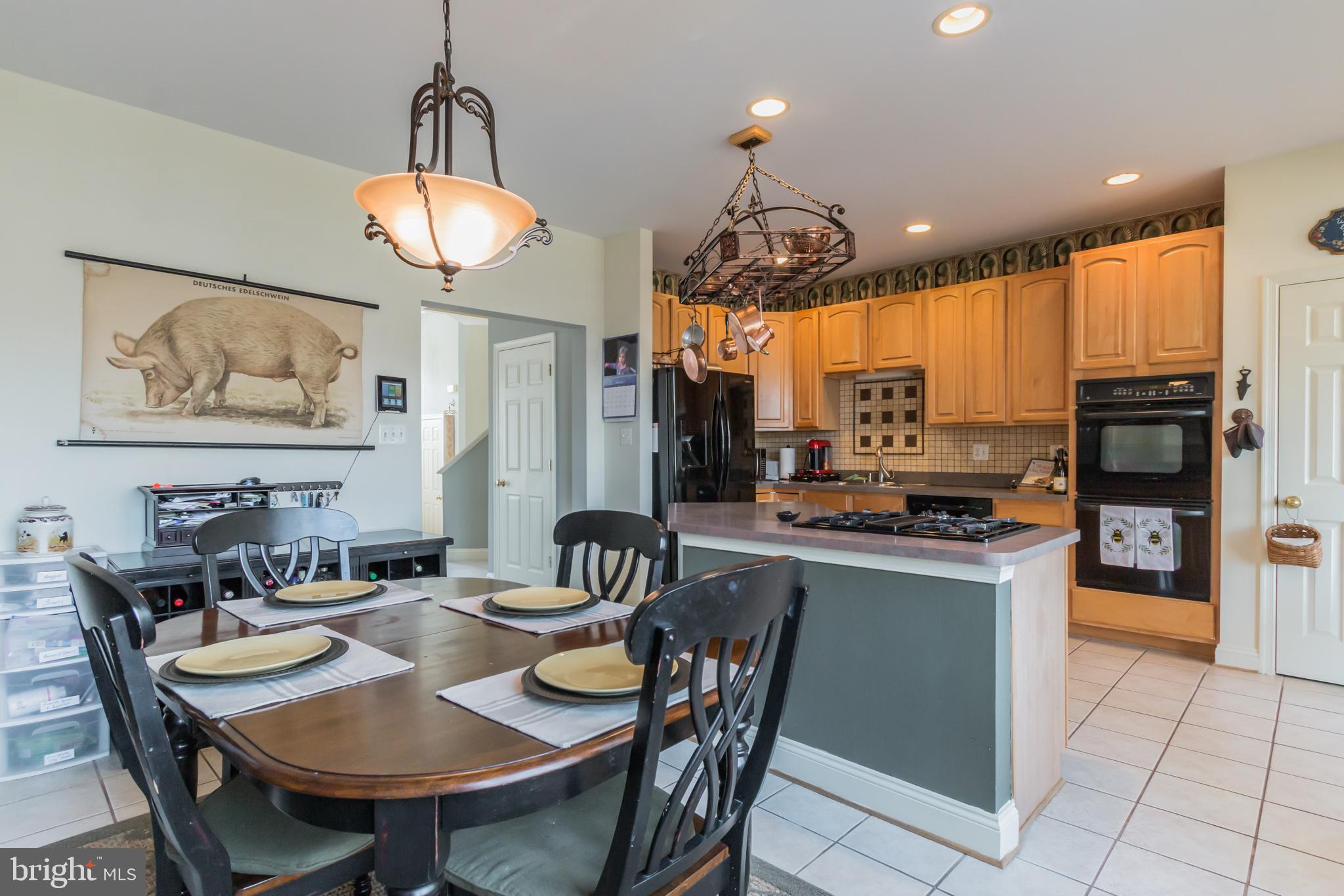 613 Springhouse Square Southeast Leesburg, VA 20175 - Photo 8 of 36 Eat-in kitchen, space for large table