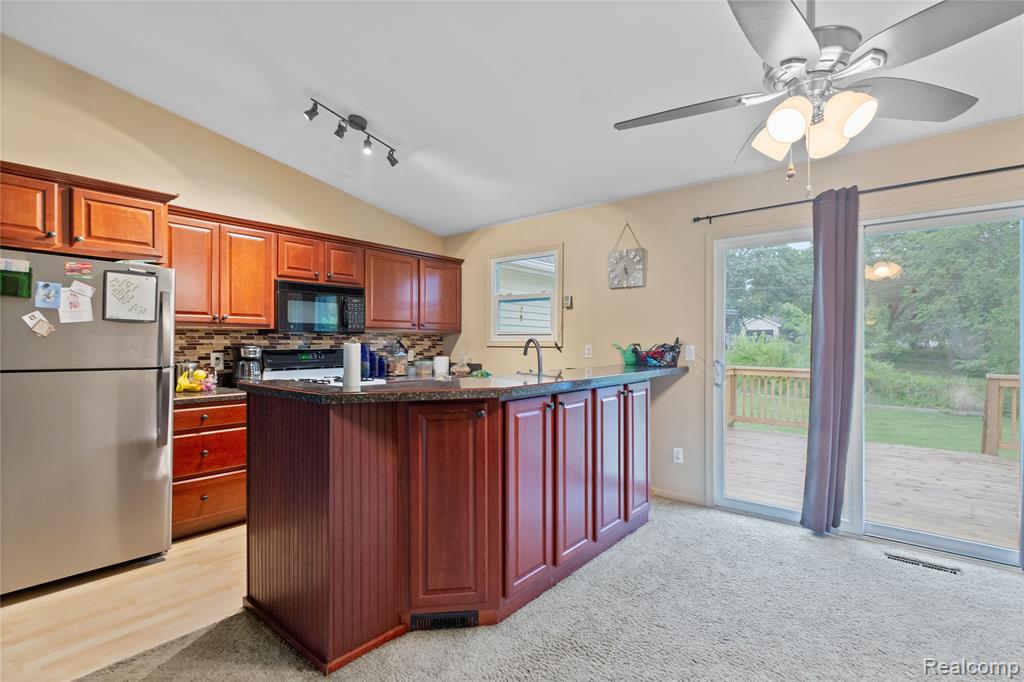 2413 Highfield Road Waterford, MI 48329 - Photo 5 of 26 Gallery Image 5