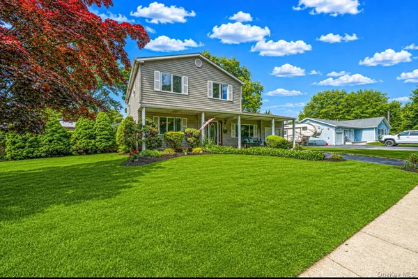 $649,999 | 7 Resiak Court, Holbrook, NY 11741