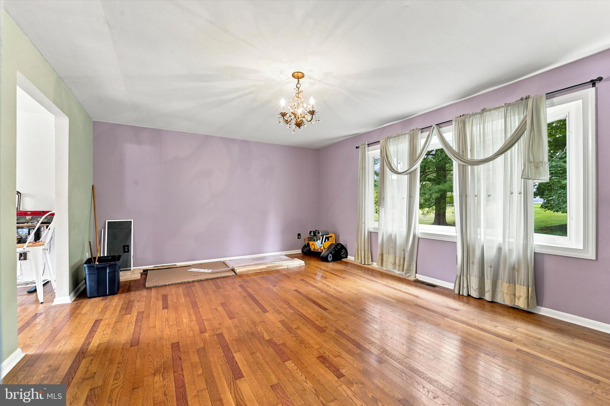 190 Twining Ford Road Richboro, PA 18954 - Photo 17 of 39 Living Room