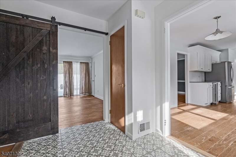 168 Mendham Road East Mendham, NJ 07945 - Photo 4 of 23