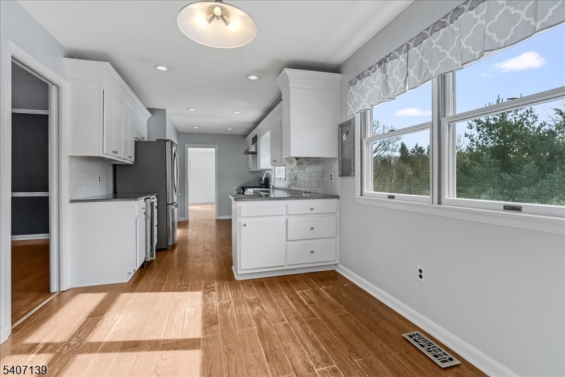 168 Mendham Road East Mendham, NJ 07945 - Photo 5 of 23