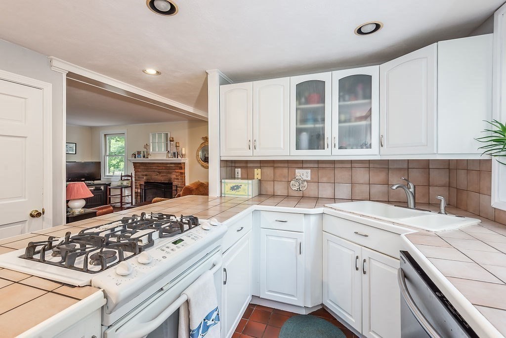 8 Edgewood Road Sharon, MA 02067 - Photo 11 of 33 Gallery Image 11