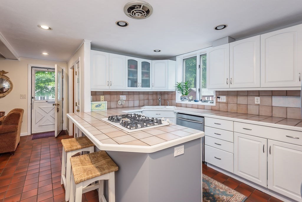 8 Edgewood Road Sharon, MA 02067 - Photo 9 of 33 Gallery Image 9