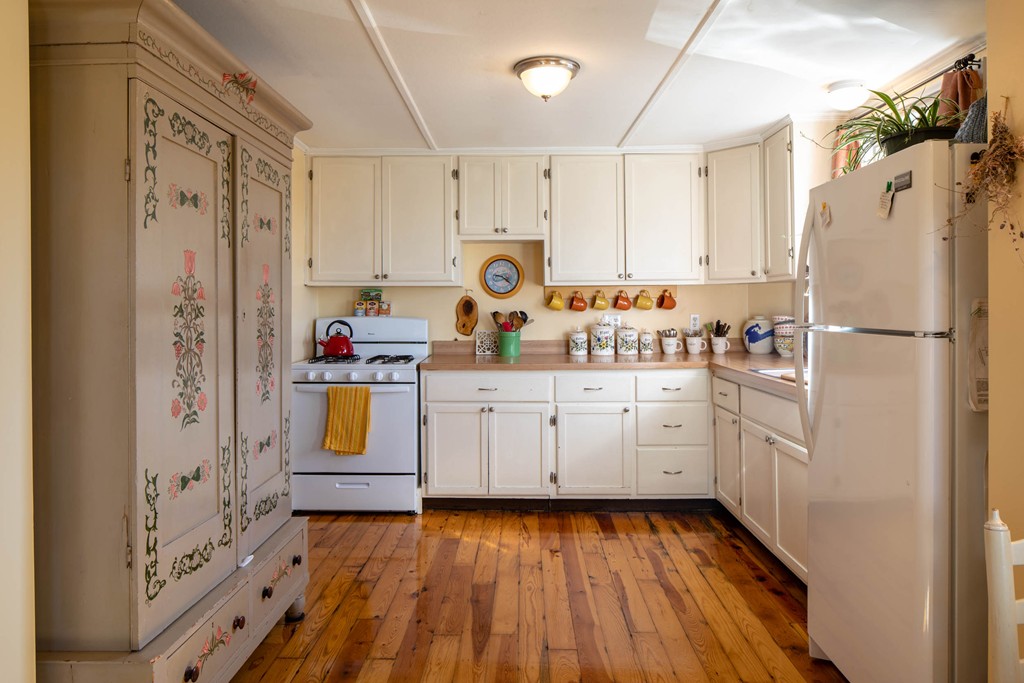 237 Sconticut Neck Road Fairhaven, MA 02719 - Photo 4 of 15 Gallery Image 4
