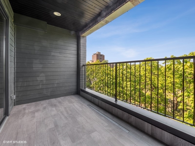 3839 North Clark Street, Unit 403 Chicago, IL 60613 - Photo 8 of 8 a view of balcony