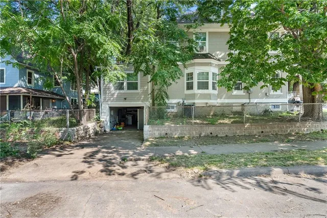 $299,000 | 340 Bales Avenue, Kansas City, MO 64124