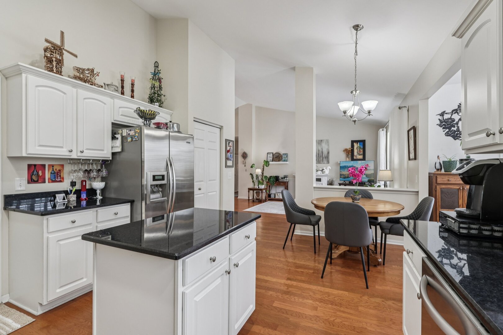 688 Cadillac Circle Romeoville, IL 60446 - Photo 8 of 45