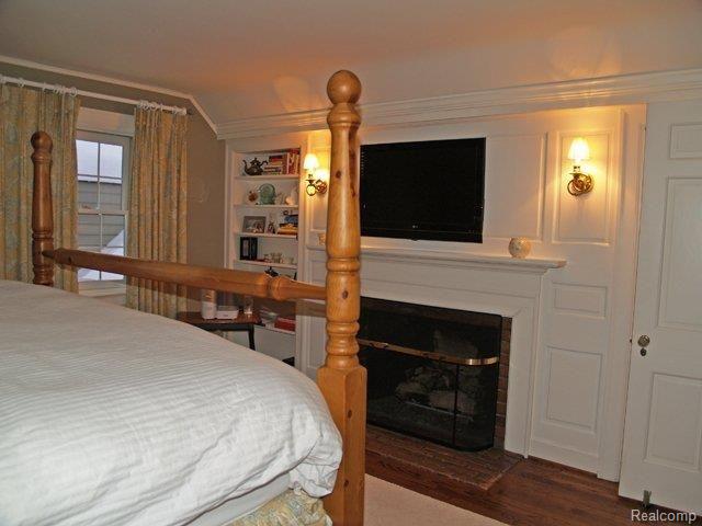 1009 Bishop Road Grosse Pointe, MI 48230 - Photo 12 of 20 Master Bedroom