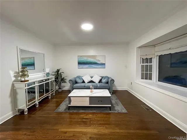 $1,538,000 | 47-34 Glenwood Street | Little Neck