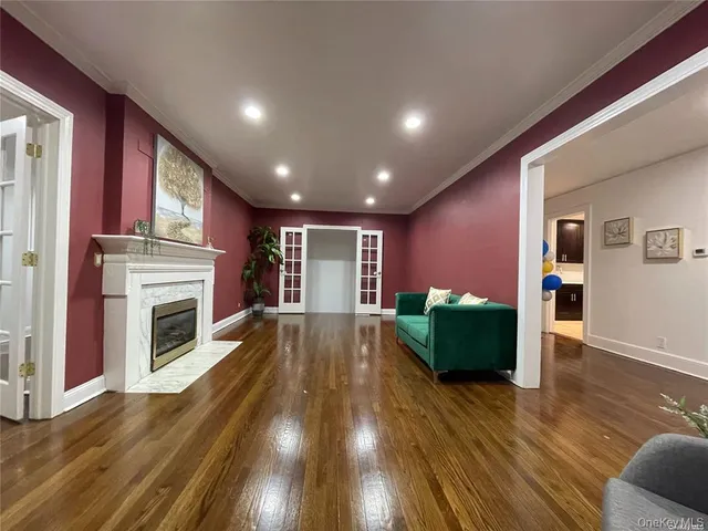 $1,538,000 | 47-34 Glenwood Street | Little Neck