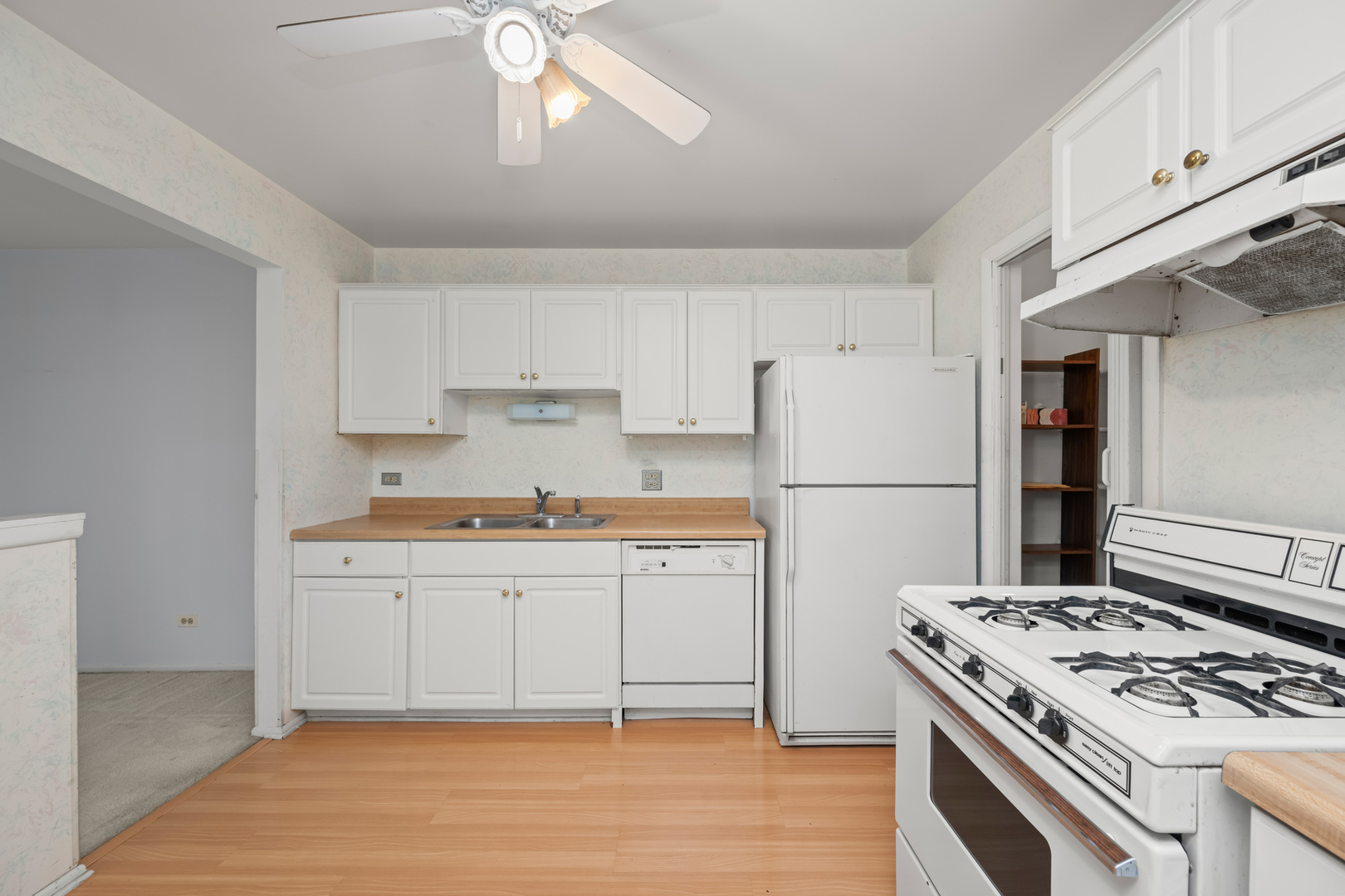 1542 Springview Court, Unit B1 Wheeling, IL 60090 - Photo 3 of 14 a kitchen with a stove a sink and a refrigerator