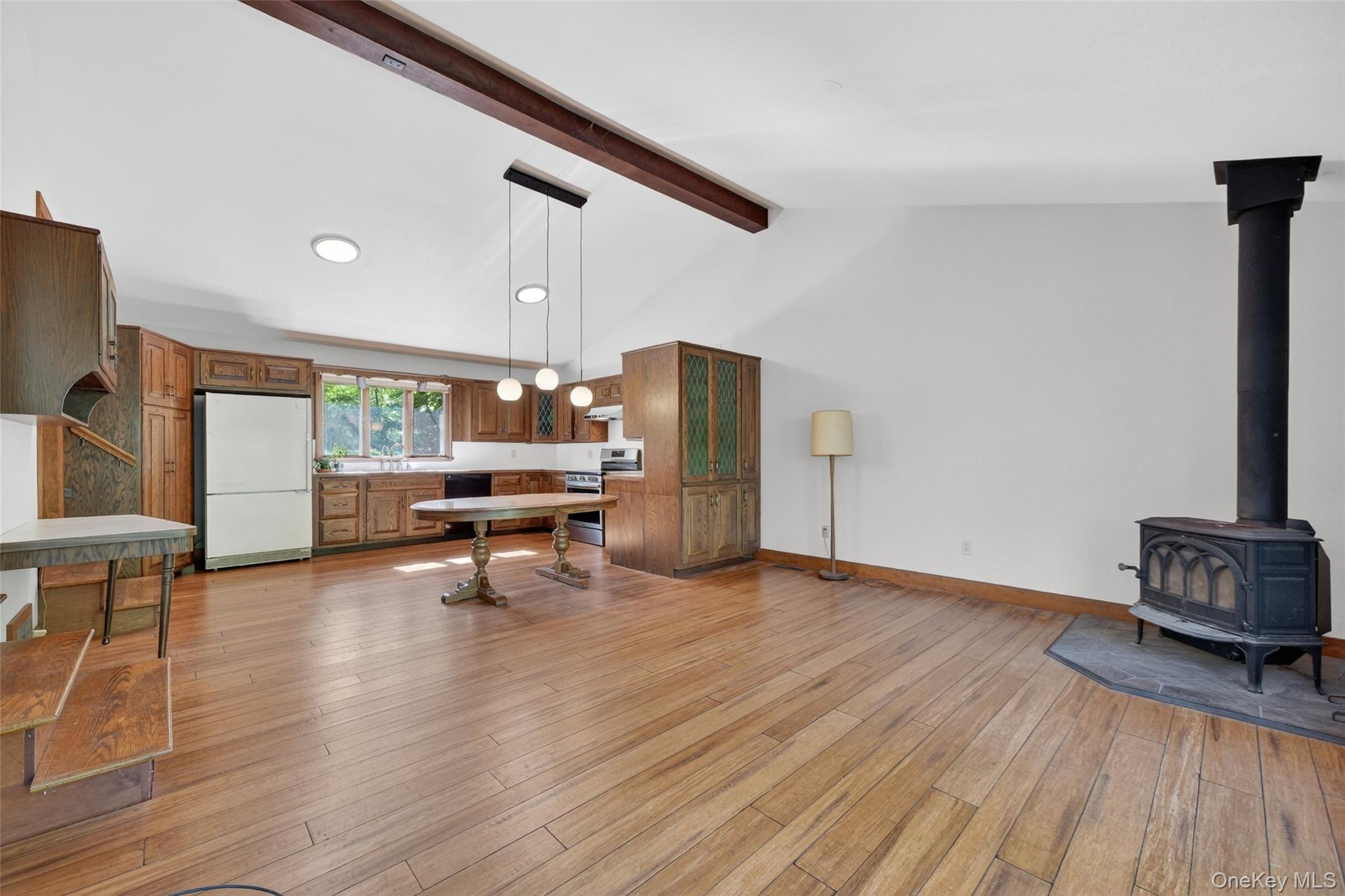2 Merry Hill Road Poughkeepsie, NY 12603 - Photo 4 of 34 Vaulted Ceilings