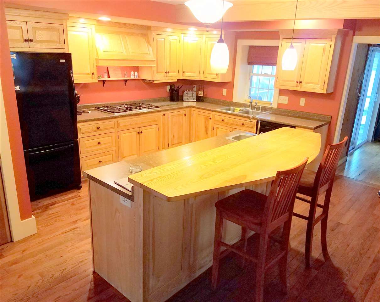 25 Main Street Raymond, NH 03077 - Photo 4 of 28