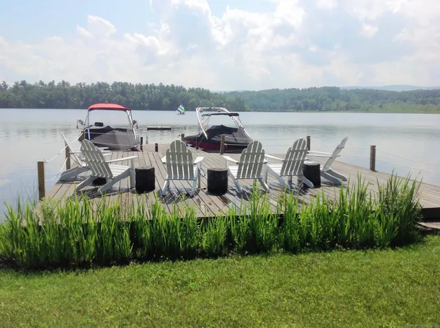 a view of a tennis court