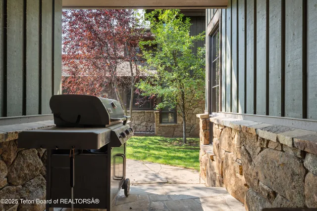 $2,685,000 | 565 Woodland Star Drive, Driggs, ID 83422