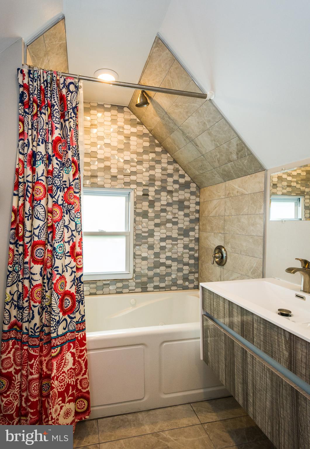 3526 Roland Avenue Baltimore, MD 21211 - Photo 21 of 36 Master bath