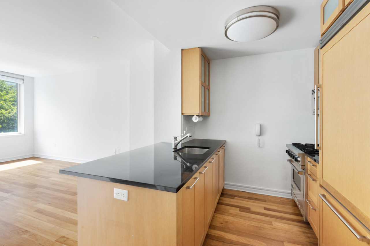 200 West End Avenue, Unit 6K Manhattan, NY 10023 - Photo 3 of 9