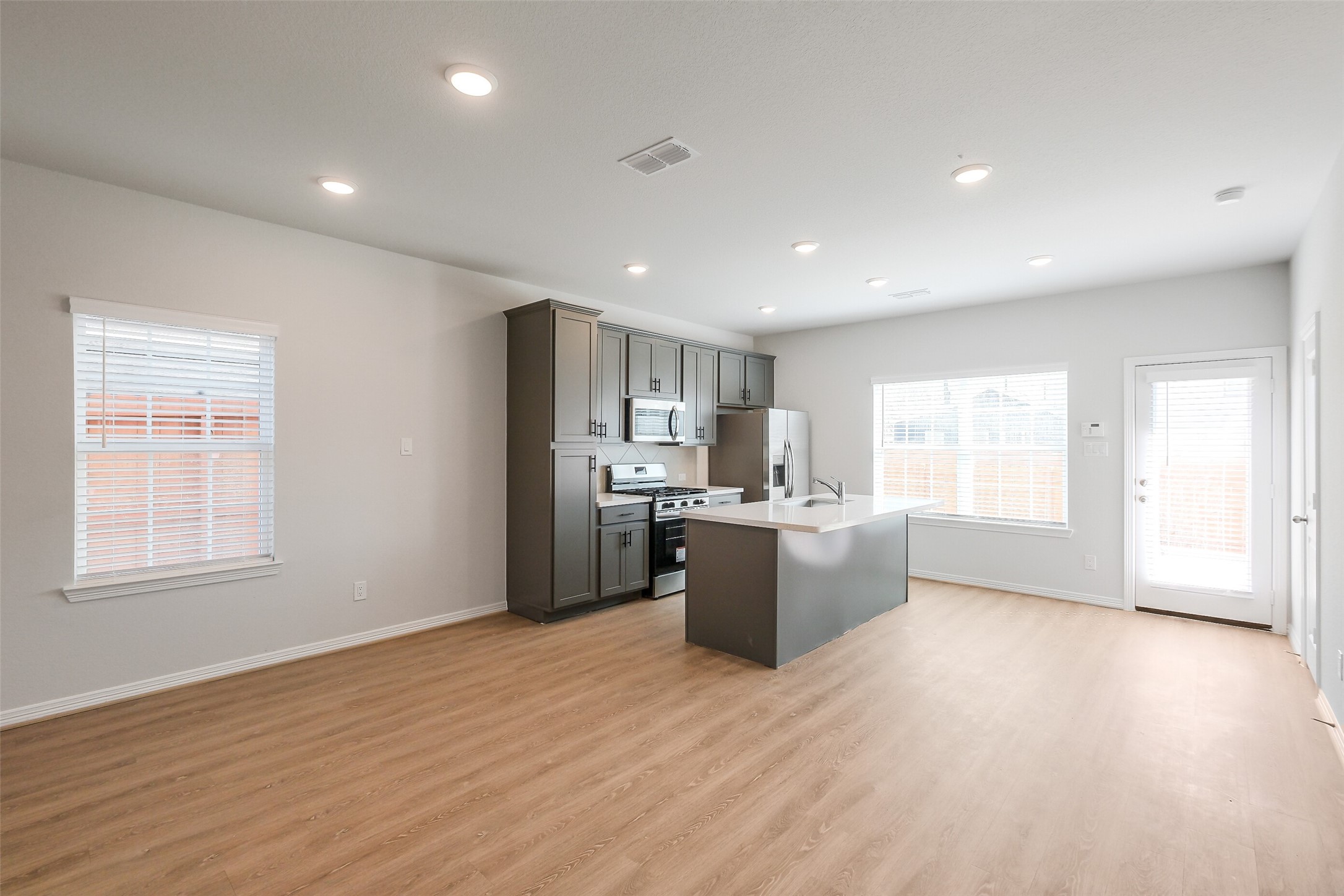 6411 Paris Street Houston, TX 77021 - Photo 11 of 33 a large kitchen with stainless steel appliances granite countertop a large counter top a wooden floors and white walls